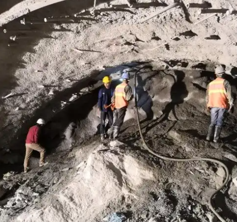 岳西拱顶带模注浆料的施工流程及注意事项